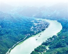 意（上海）告白传媒无限公司担任人华很高兴